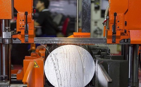 武侯立式金属带锯床切削出现跑带故障解决方法！